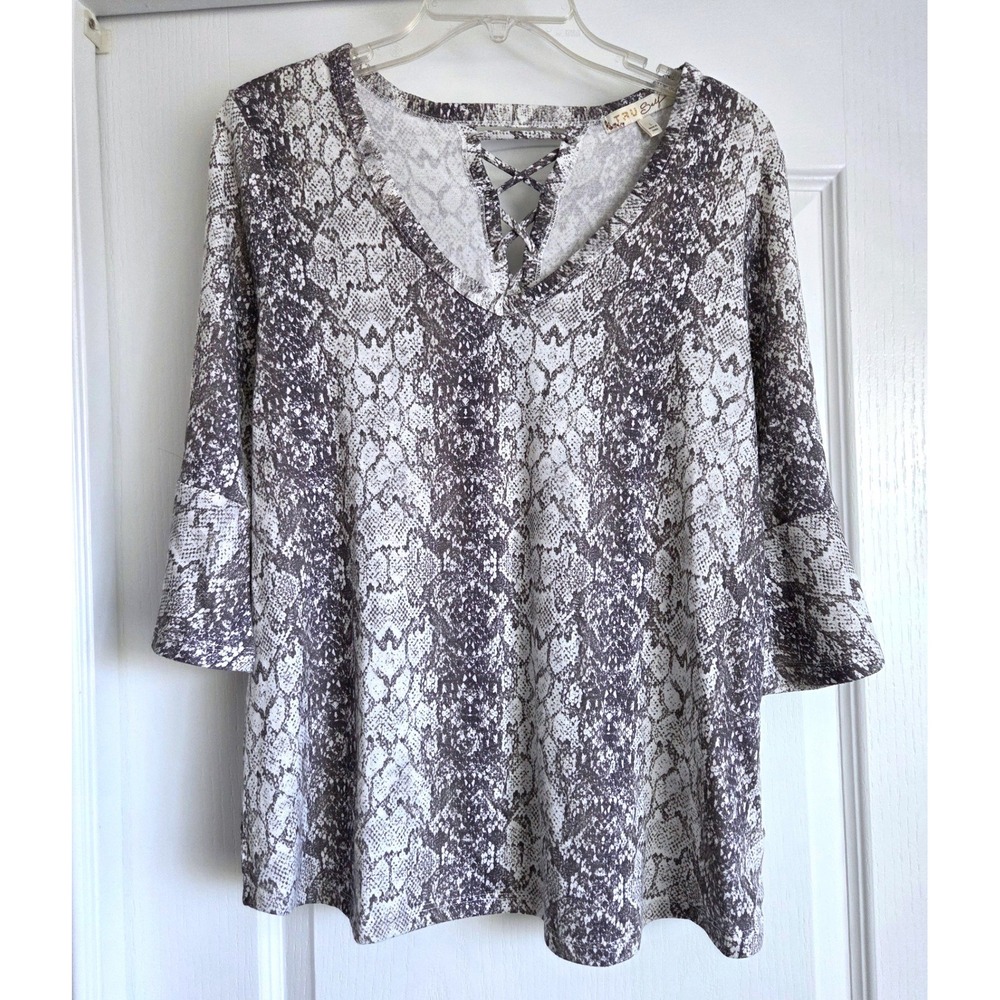 Tru Self Snakeskin Animal Print V-Neck 3/4 Bell Sleeve Lace Back Top Sz L NWT